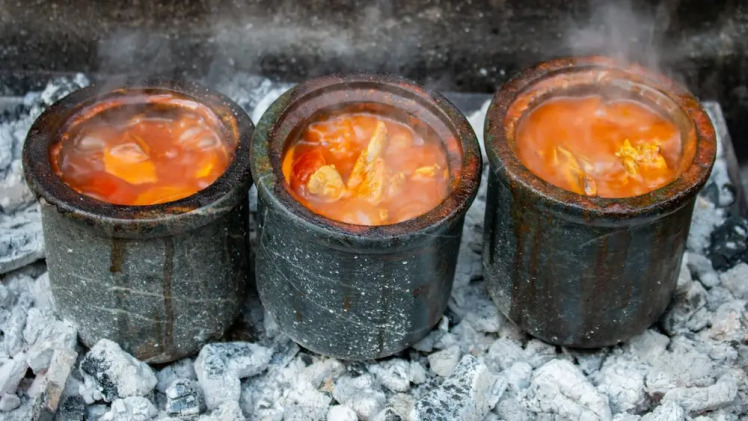 دیزی خوری سنگی یا چدنی