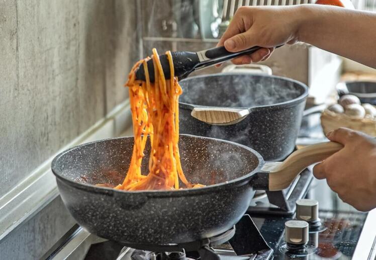 طرز استفاده از قابلمه گرانیتی برای اولین بار